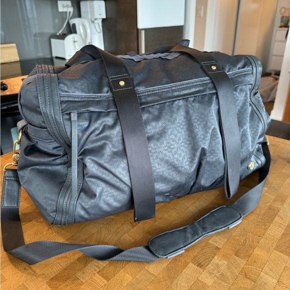 LULULEMON Urban Warrior Duffel Bag - Picture 2 of 8